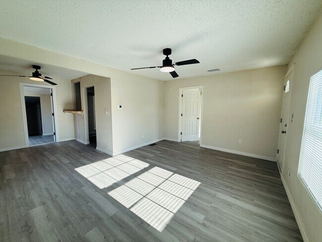 Building Photo - remodeled home in St. Pete