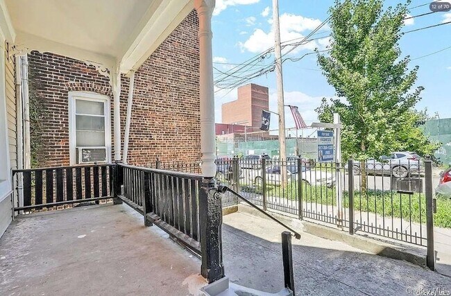 Building Photo - 3-08 26th Avenue Unit 1