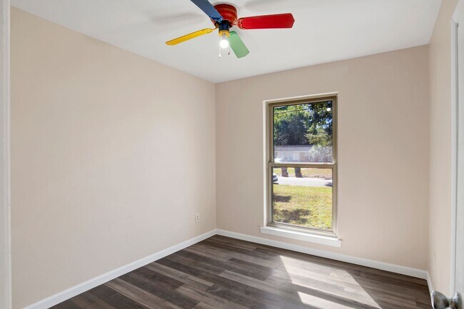 Building Photo - Renovated 3 bedroom home near UWF