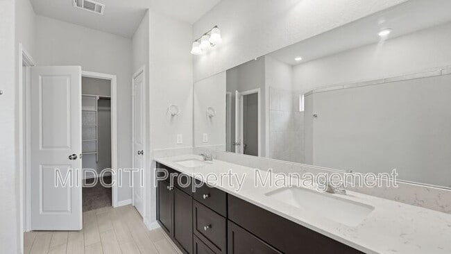 Building Photo - 1858 Lauter Ln
