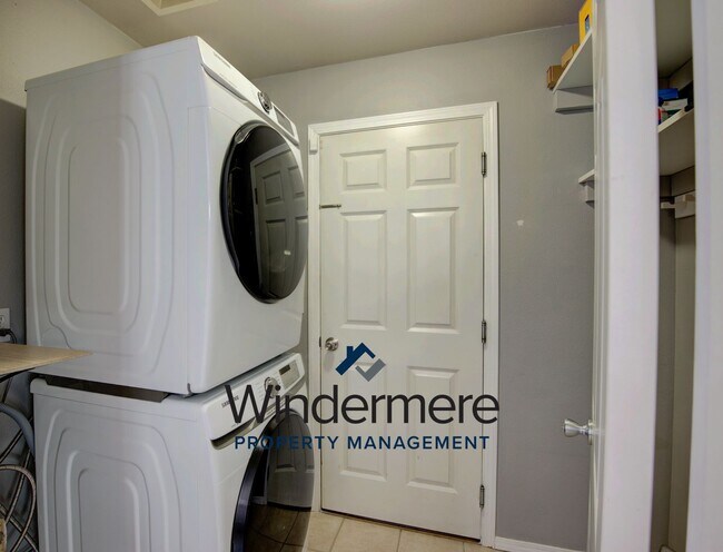 Building Photo - 1134 NW Redwing Dr
