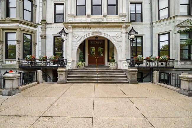 Building Photo - 160 Commonwealth Ave