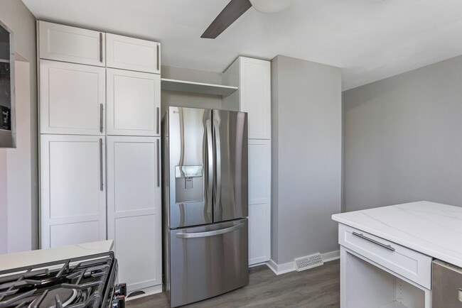 Building Photo - 11580 Highland Park