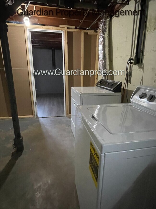 Building Photo - 4618-4620 Cedar Ave S