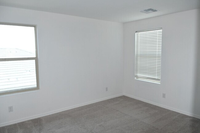 Building Photo - One Year Old 5 Br+Loft 3 Ba 2 Car Garage Home Near Loop 202 and Elliot in Phoenix