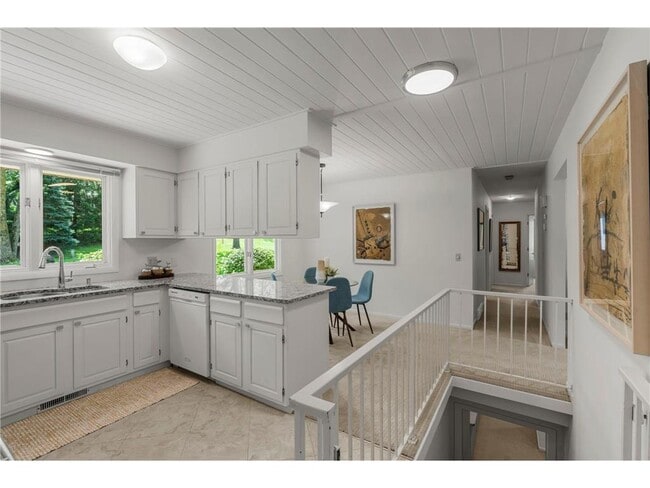 Building Photo - 14641 Crestview Ln