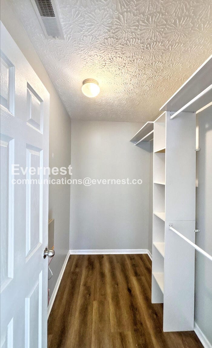Building Photo - 5321 Miramar Dr