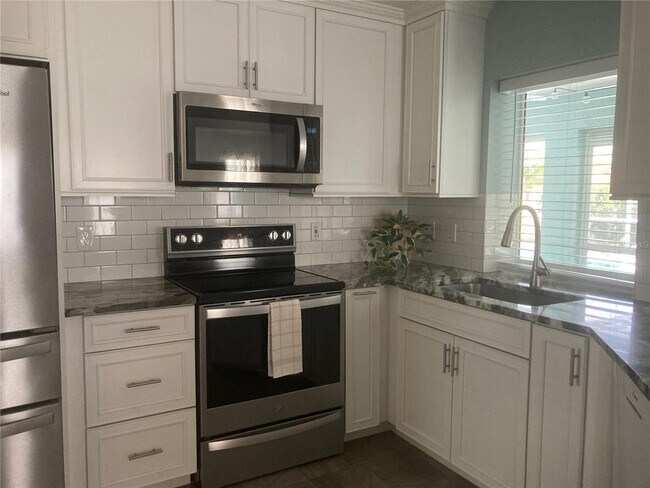 Building Photo - 4835 Jacaranda Heights Dr