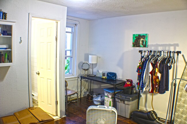 Building Photo - 1922 Waterloo St