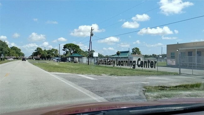 Building Photo - 225 S Fronda St