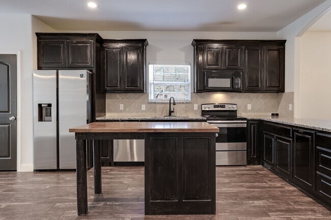 Building Photo - Beautiful 3 Bedroom, 2 Bath Home in Cleburne