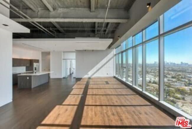 Building Photo - 1480 Vine St
