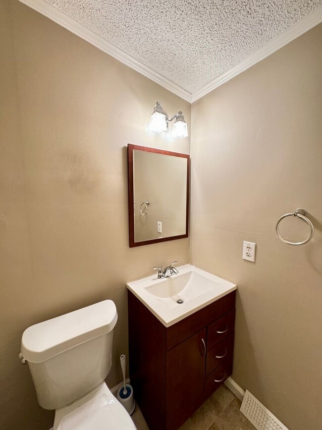 Building Photo - FULLY FURNISHED, ALL INCLUSIVE, LAKE ACCESS BEAUTY FOR RENT