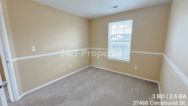 Building Photo - Remodeled 3 BD | 2.5 BA Home - Sandy