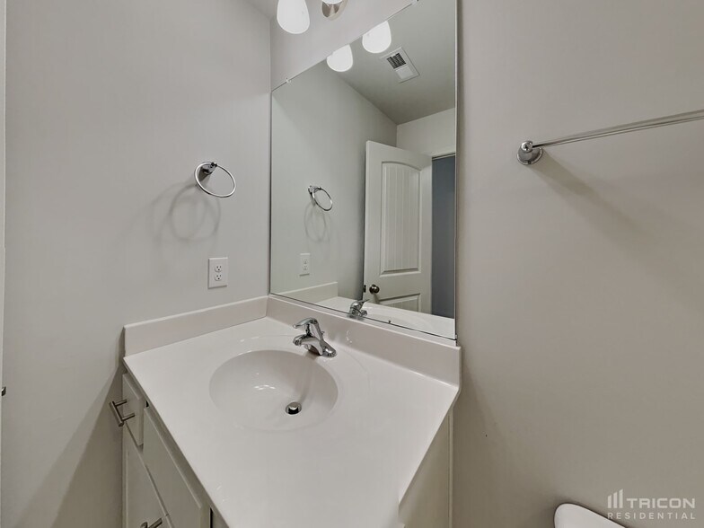 Building Photo - 4927 Westerly Dr