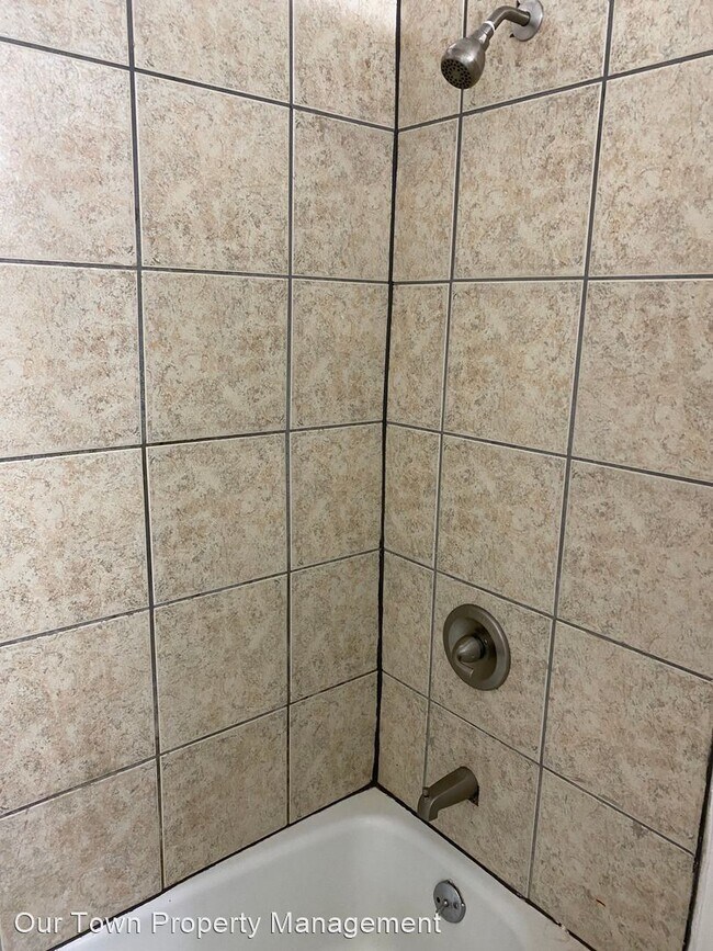 Building Photo - 359 Arch St