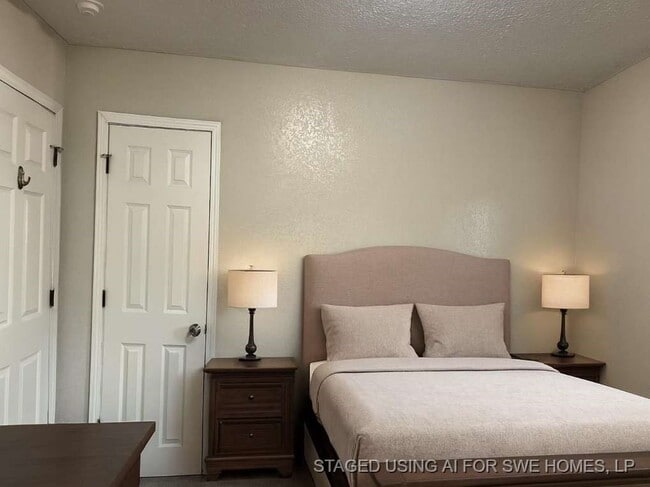 Building Photo - 1910 Little St