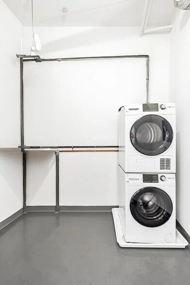 Building Photo - 99 Gold St