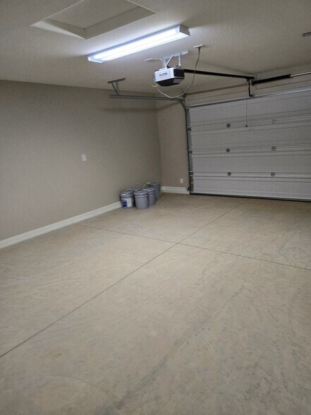Building Photo - 1812 N Rose Quartz Dr