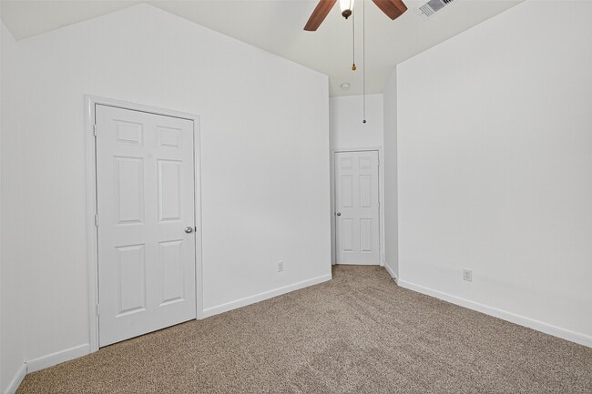 Building Photo - 16930 Creek Mountain Dr