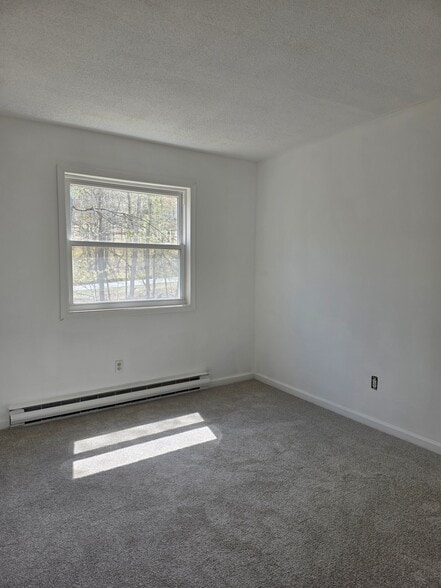 Building Photo - 362 Somerset Dr