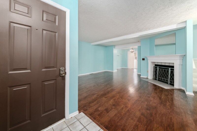 Building Photo - 5884 Parkbridge Ln