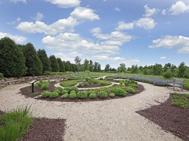 Building Photo - Gorgeous 2bed 2bath Townhome in Bailey’s Arbor