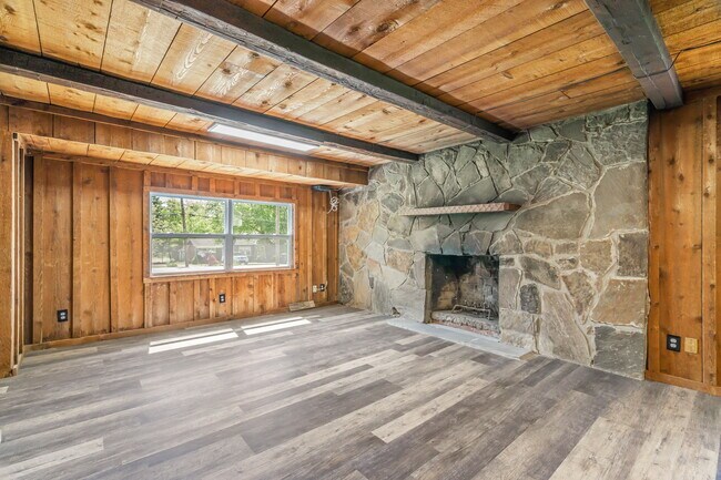 Building Photo - 5700 Ridgefield Rd
