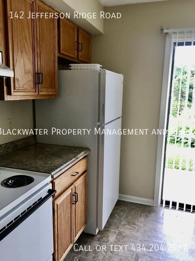 Building Photo - 142 Jefferson Ridge Rd