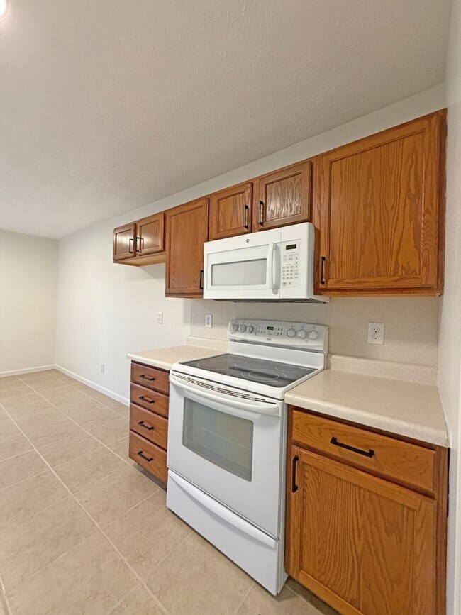 Building Photo - 4835/4837 S Glenn Duplex