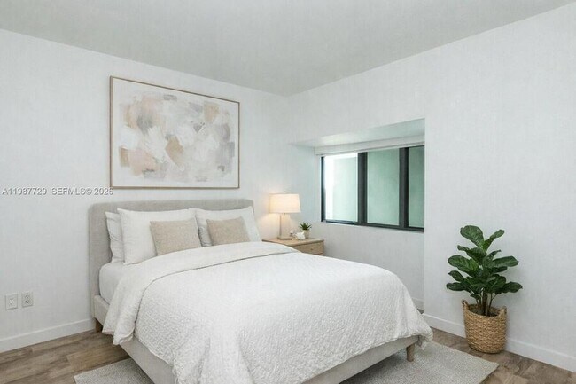 Building Photo - 650 NE 32nd St