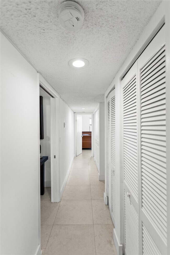 Building Photo - 16051 Blatt Blvd