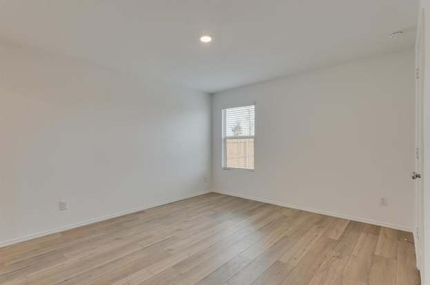 Building Photo - 417 Laurenbrooke Dr