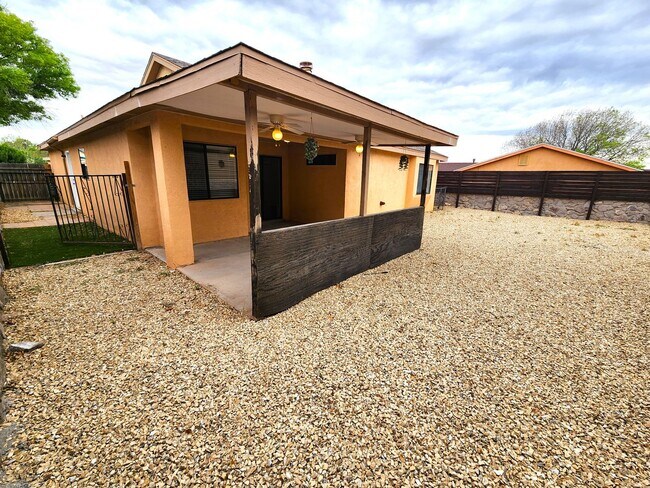 Building Photo - 3362 Highridge St