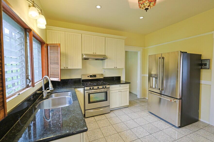 Building Photo - 1452 W 29th St