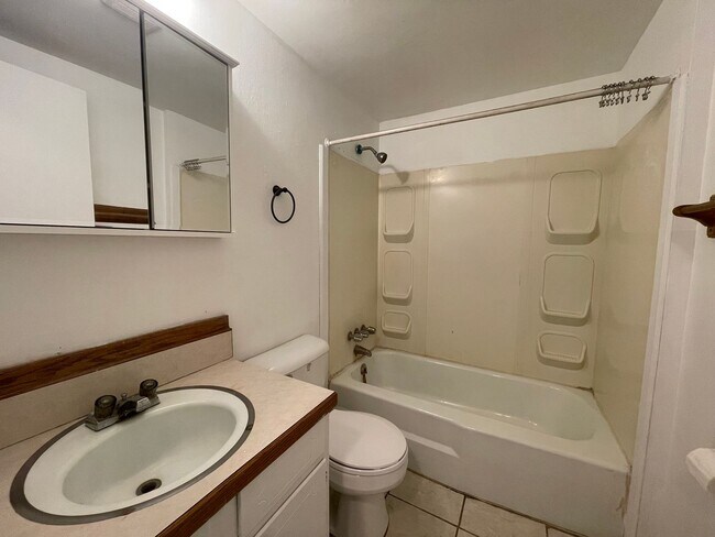 Building Photo - 2860 S 9th St