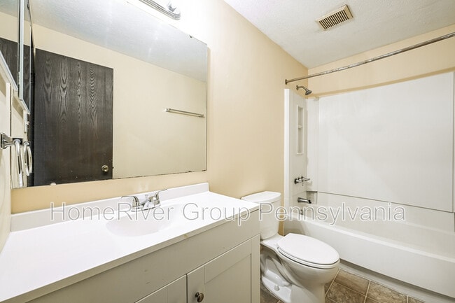 Building Photo - 331 Carters Grove Dr