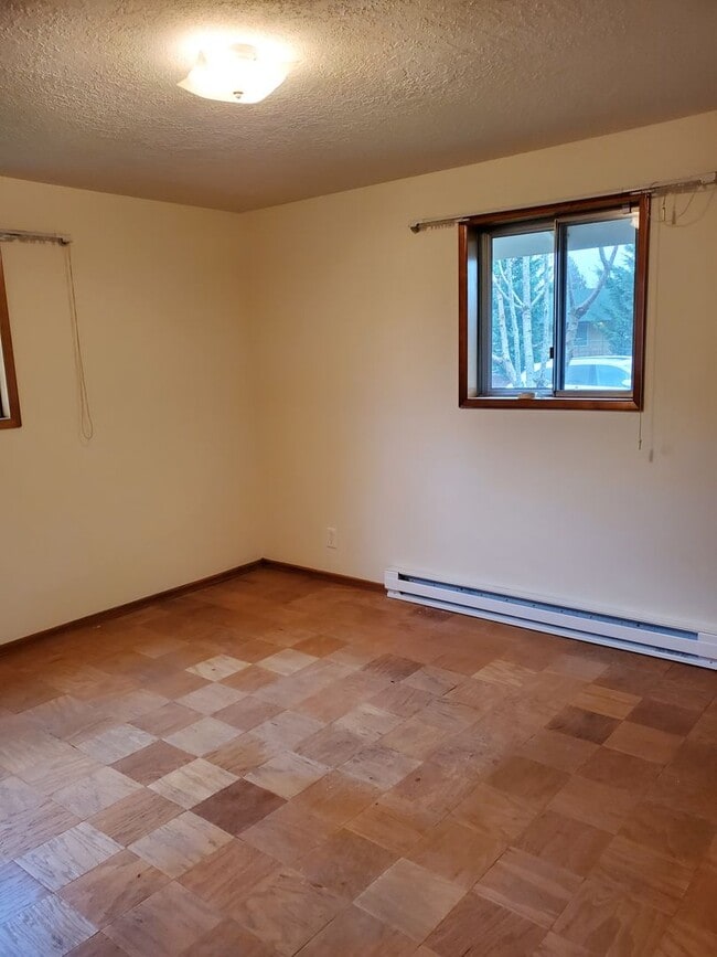 Building Photo - 3bd/1.5ba Completely Remodeled House with ...