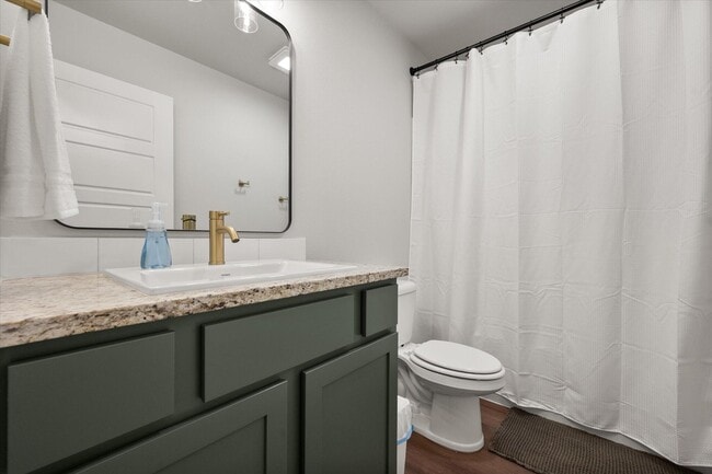 Building Photo - 2126 Langford Ave