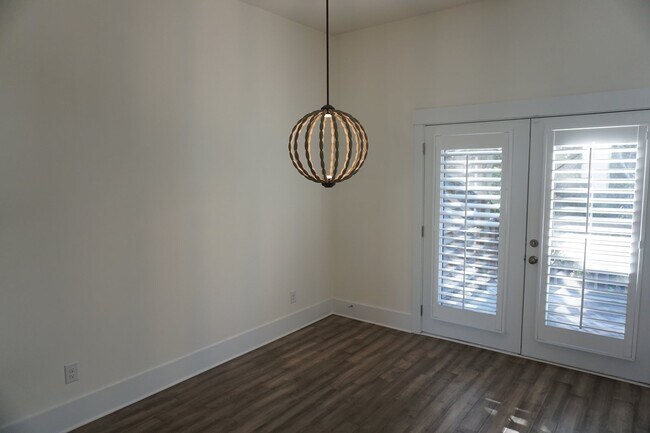 Building Photo - 3BR/3.5BA End Unit Townhome in Summerwalk!  $2,975/month - Pet friendly*
