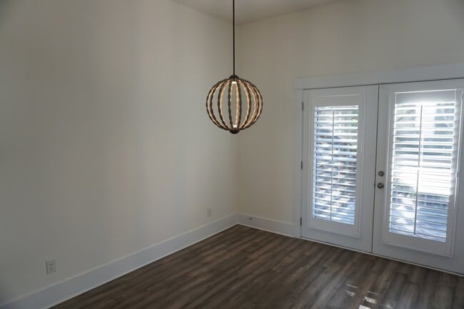 Building Photo - 4032 Tamarisk Ln