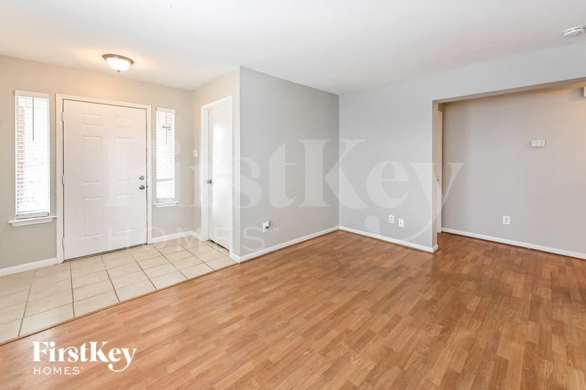 Building Photo - 7234 River Pines Dr