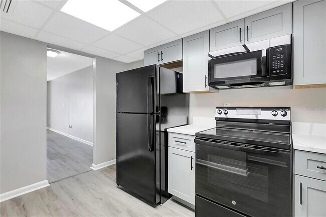 Building Photo - 709 Russell Ln