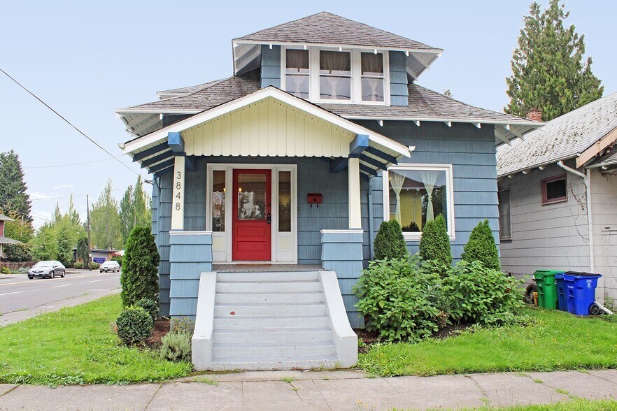 Building Photo - 3848 SE Grant Ct