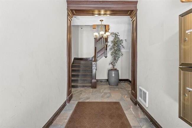 Building Photo - 5523 Ellsworth Ave