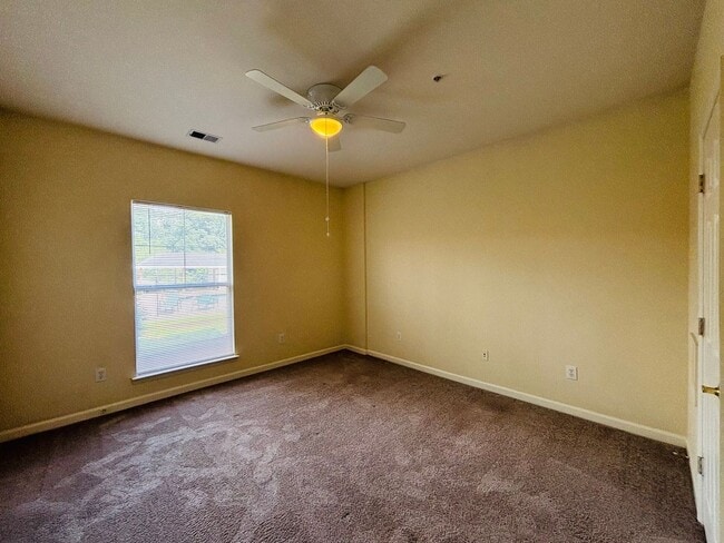 Building Photo - 215 S Knollwood Dr