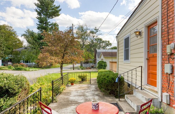 Building Photo - 2418 Manchester Rd