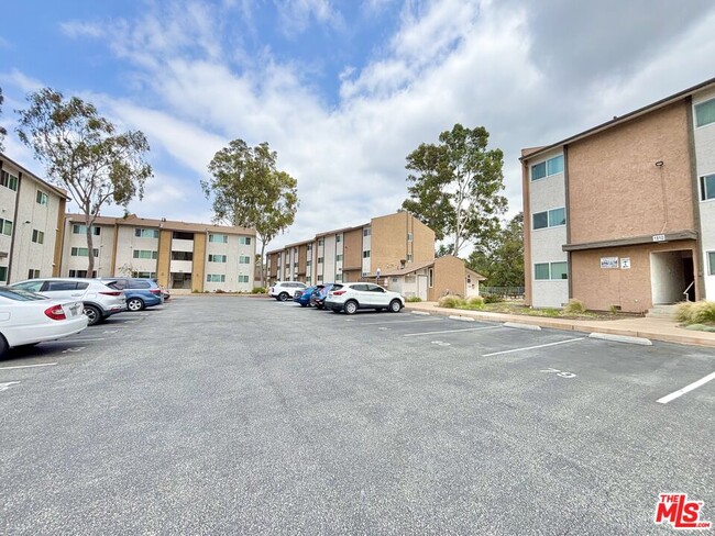 Building Photo - 1812 N Alvarado St