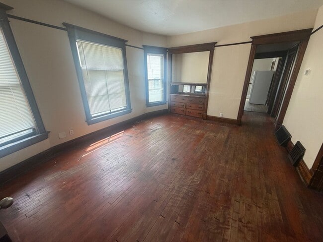 Building Photo - 2355 N Hubbard St