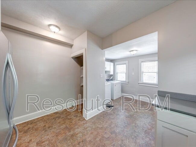 Building Photo - 1624 Yandes St